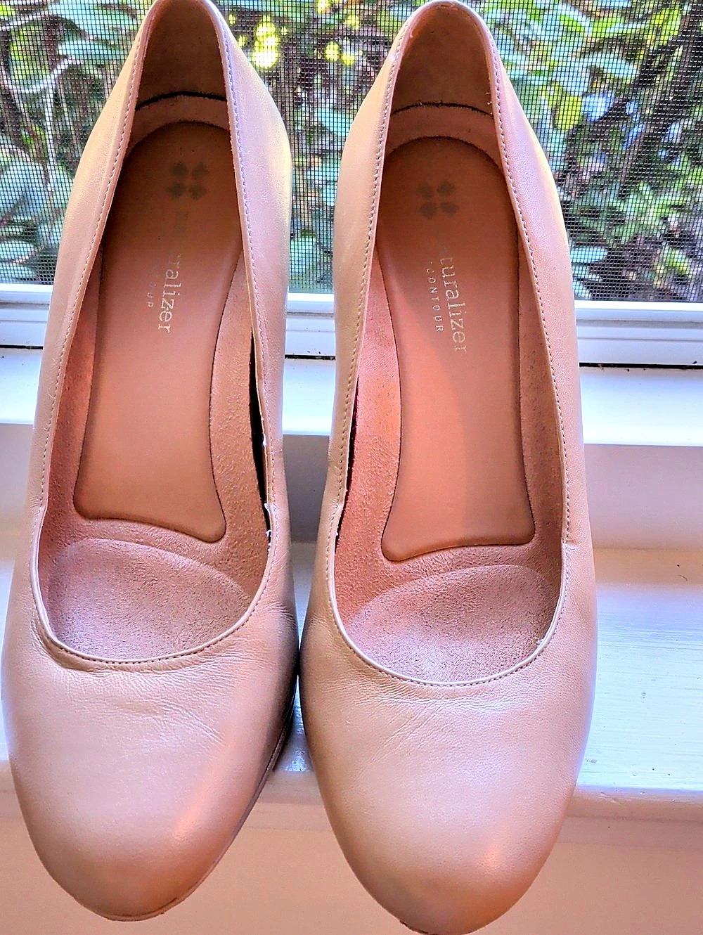 Naturalizer Round Toe Pumps - Picture 2 of 6